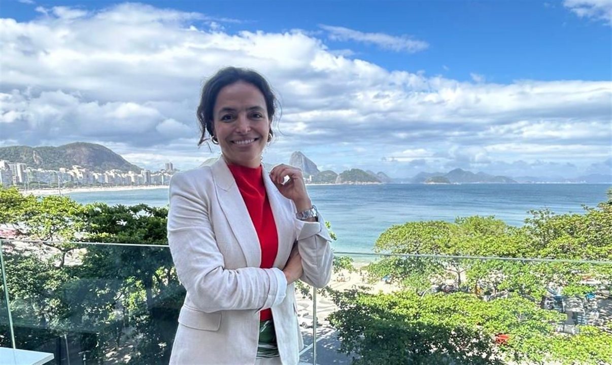 Lia Delmonte na sacada do Fairmont Copacabana