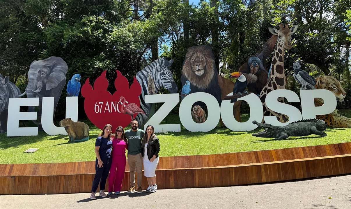 Guilherme Salazar, do ZooSP, entre Marianna Alcorta, Juliana Assumpção e Kelly Castange, da Abav-SP | Aviesp