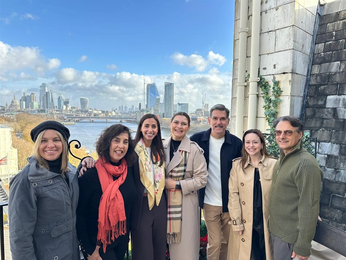 Gabriele Small (Luxperts), Sylvia Silva (Embark Beyond Brasil), Labrini Tsaka (The Savoy), Danielle Andreazzi (Accor Luxury & Lifestyle), Marcus Carneiro (Be a Traveller), Mariela Neubauer (The Bicester Collection) e Flávio Geo (Vida Turismo)
