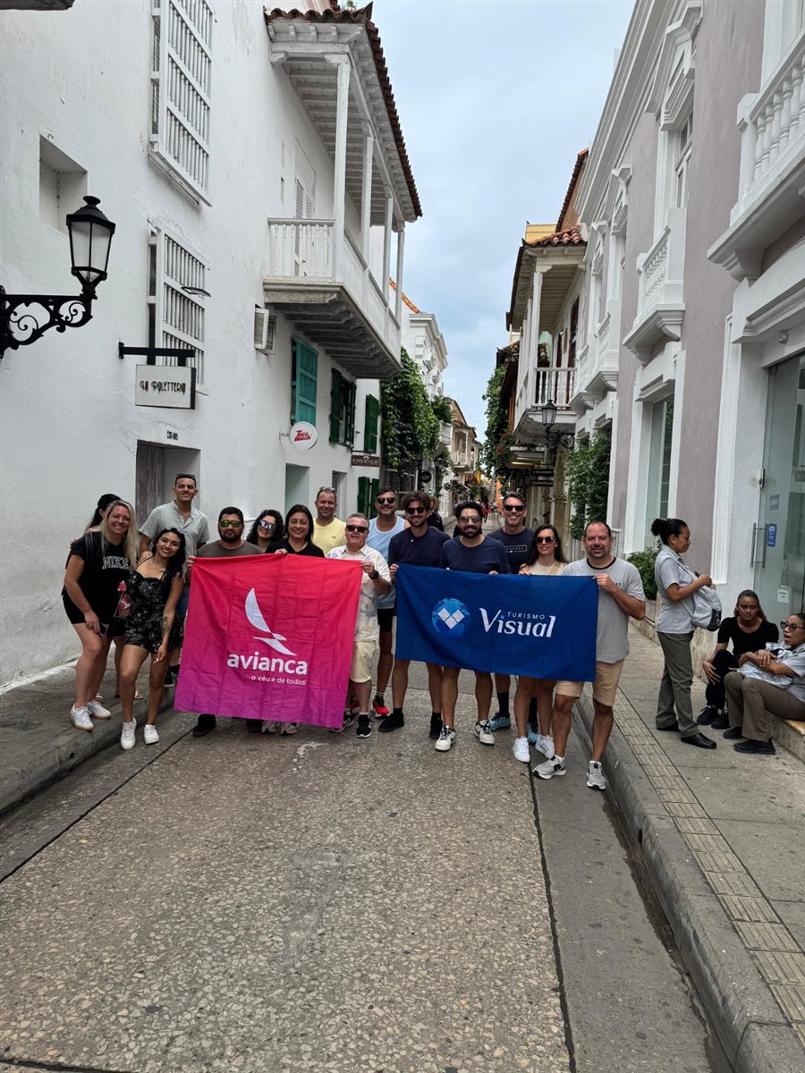 Henrique Gomes, da Personnalise Voyage, Wirley Ferreira, da Revelando o Mundo, Ricardo Sidaras, da PANROTAS, Fernando Alves, da IBR, Marcio Roberto, da São Judas Viagens, Hugo Lagares, da Visual Turismo, Italo Santos, da Kalina, Rodrigo Martines, da Visual Turismo, e Denys Duarte, da Alternativa Experience