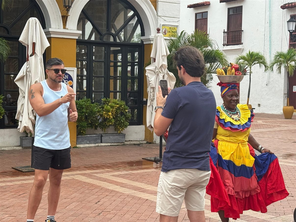 Henrique Gomes, da Personnalise Voyage, Wirley Ferreira, da Revelando o Mundo, Ricardo Sidaras, da PANROTAS, Fernando Alves, da IBR, Marcio Roberto, da São Judas Viagens, Hugo Lagares, da Visual Turismo, Italo Santos, da Kalina, Rodrigo Martines, da Visual Turismo, e Denys Duarte, da Alternativa Experience