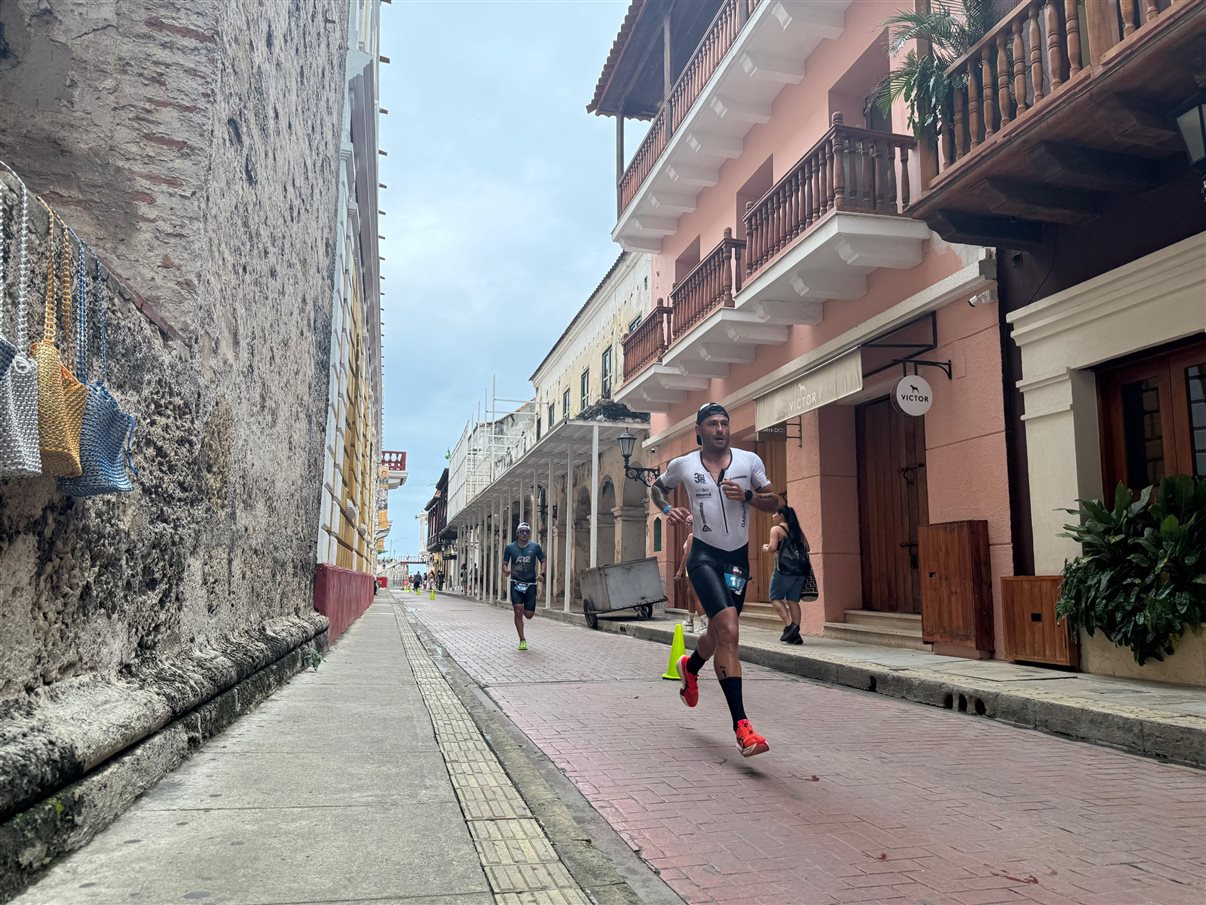 Henrique Gomes, da Personnalise Voyage, Wirley Ferreira, da Revelando o Mundo, Ricardo Sidaras, da PANROTAS, Fernando Alves, da IBR, Marcio Roberto, da São Judas Viagens, Hugo Lagares, da Visual Turismo, Italo Santos, da Kalina, Rodrigo Martines, da Visual Turismo, e Denys Duarte, da Alternativa Experience