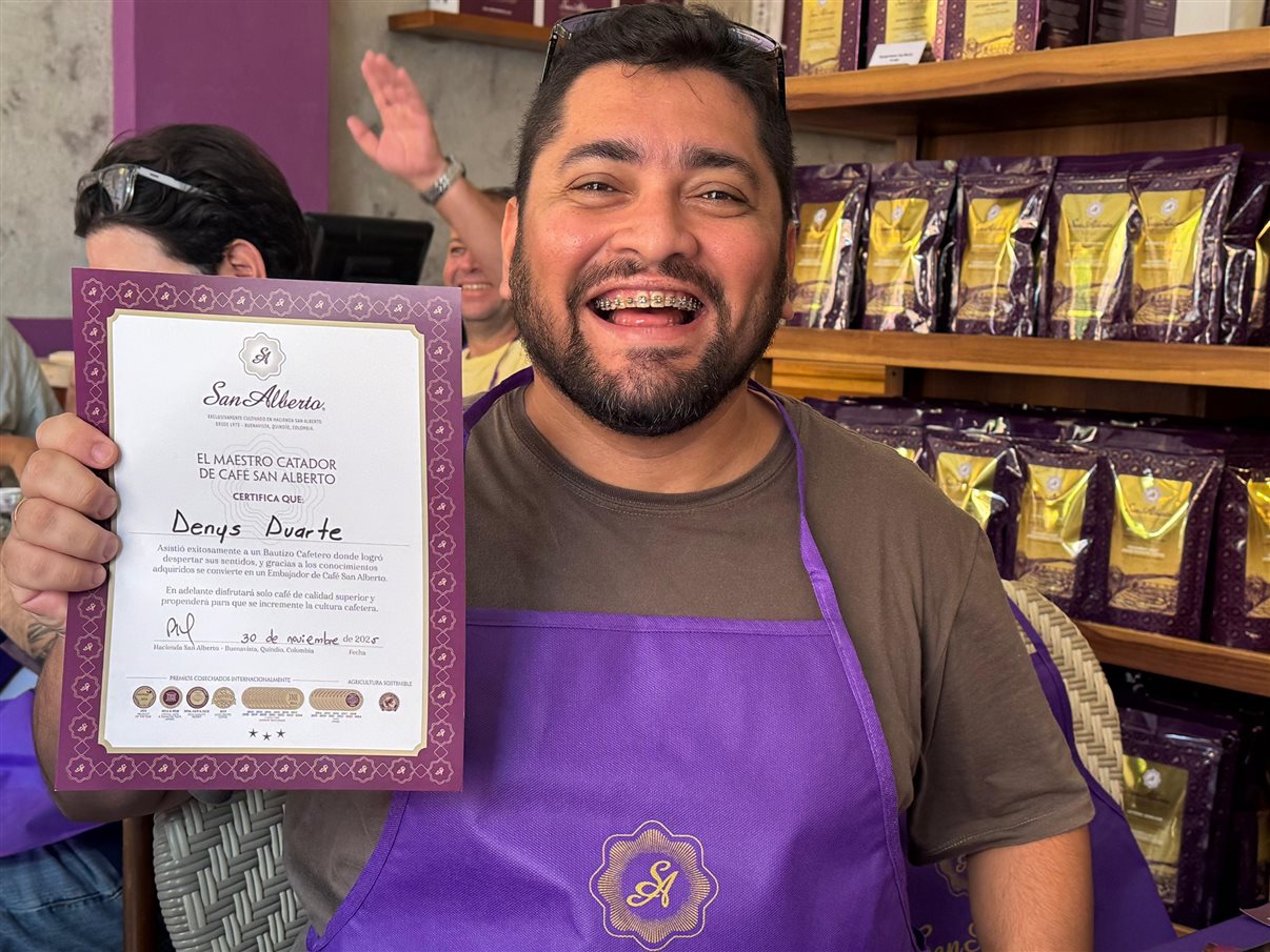 Henrique Gomes, da Personnalise Voyage, Wirley Ferreira, da Revelando o Mundo, Ricardo Sidaras, da PANROTAS, Fernando Alves, da IBR, Marcio Roberto, da São Judas Viagens, Hugo Lagares, da Visual Turismo, Italo Santos, da Kalina, Rodrigo Martines, da Visual Turismo, e Denys Duarte, da Alternativa Experience