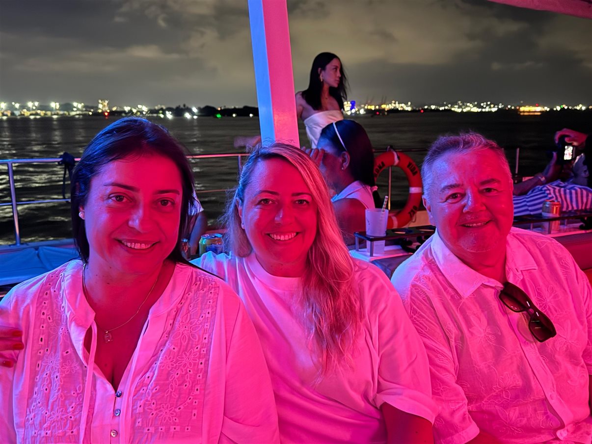 Henrique Gomes, da Personnalise Voyage, Wirley Ferreira, da Revelando o Mundo, Ricardo Sidaras, da PANROTAS, Fernando Alves, da IBR, Marcio Roberto, da São Judas Viagens, Hugo Lagares, da Visual Turismo, Italo Santos, da Kalina, Rodrigo Martines, da Visual Turismo, e Denys Duarte, da Alternativa Experience