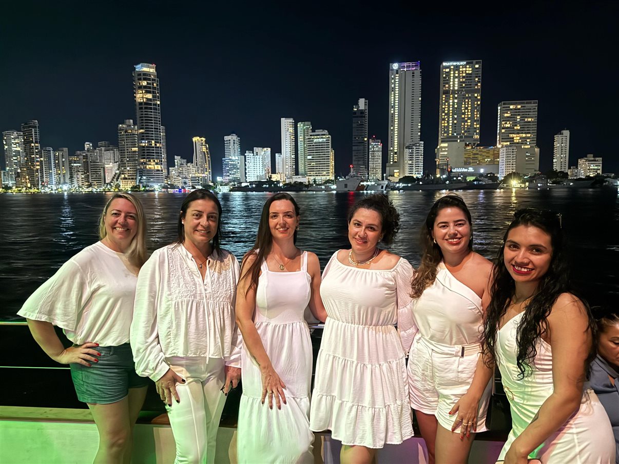 Henrique Gomes, da Personnalise Voyage, Wirley Ferreira, da Revelando o Mundo, Ricardo Sidaras, da PANROTAS, Fernando Alves, da IBR, Marcio Roberto, da São Judas Viagens, Hugo Lagares, da Visual Turismo, Italo Santos, da Kalina, Rodrigo Martines, da Visual Turismo, e Denys Duarte, da Alternativa Experience