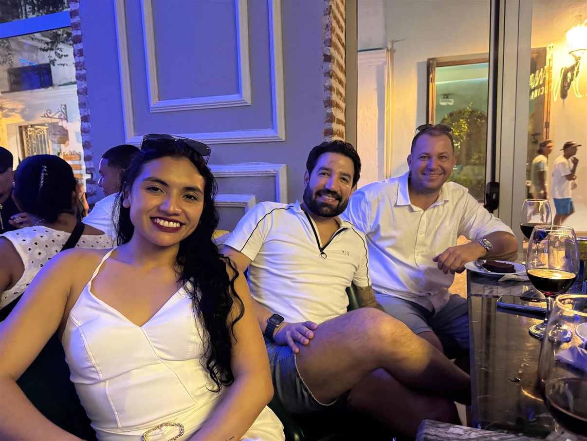 Henrique Gomes, da Personnalise Voyage, Wirley Ferreira, da Revelando o Mundo, Ricardo Sidaras, da PANROTAS, Fernando Alves, da IBR, Marcio Roberto, da São Judas Viagens, Hugo Lagares, da Visual Turismo, Italo Santos, da Kalina, Rodrigo Martines, da Visual Turismo, e Denys Duarte, da Alternativa Experience