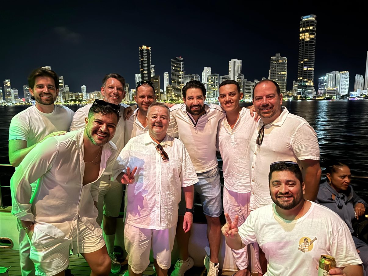 Henrique Gomes, da Personnalise Voyage, Wirley Ferreira, da Revelando o Mundo, Ricardo Sidaras, da PANROTAS, Fernando Alves, da IBR, Marcio Roberto, da São Judas Viagens, Hugo Lagares, da Visual Turismo, Italo Santos, da Kalina, Rodrigo Martines, da Visual Turismo, e Denys Duarte, da Alternativa Experience