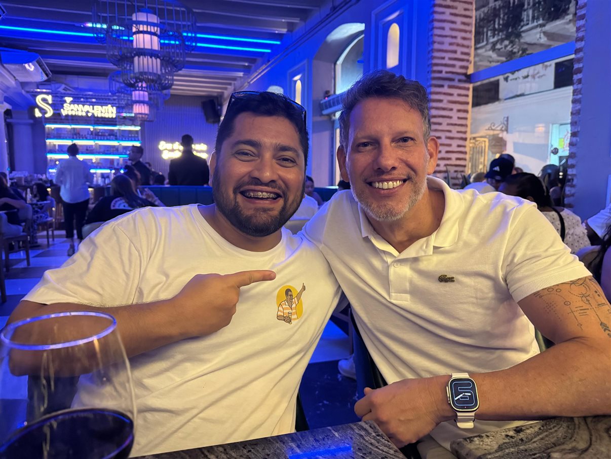 Henrique Gomes, da Personnalise Voyage, Wirley Ferreira, da Revelando o Mundo, Ricardo Sidaras, da PANROTAS, Fernando Alves, da IBR, Marcio Roberto, da São Judas Viagens, Hugo Lagares, da Visual Turismo, Italo Santos, da Kalina, Rodrigo Martines, da Visual Turismo, e Denys Duarte, da Alternativa Experience