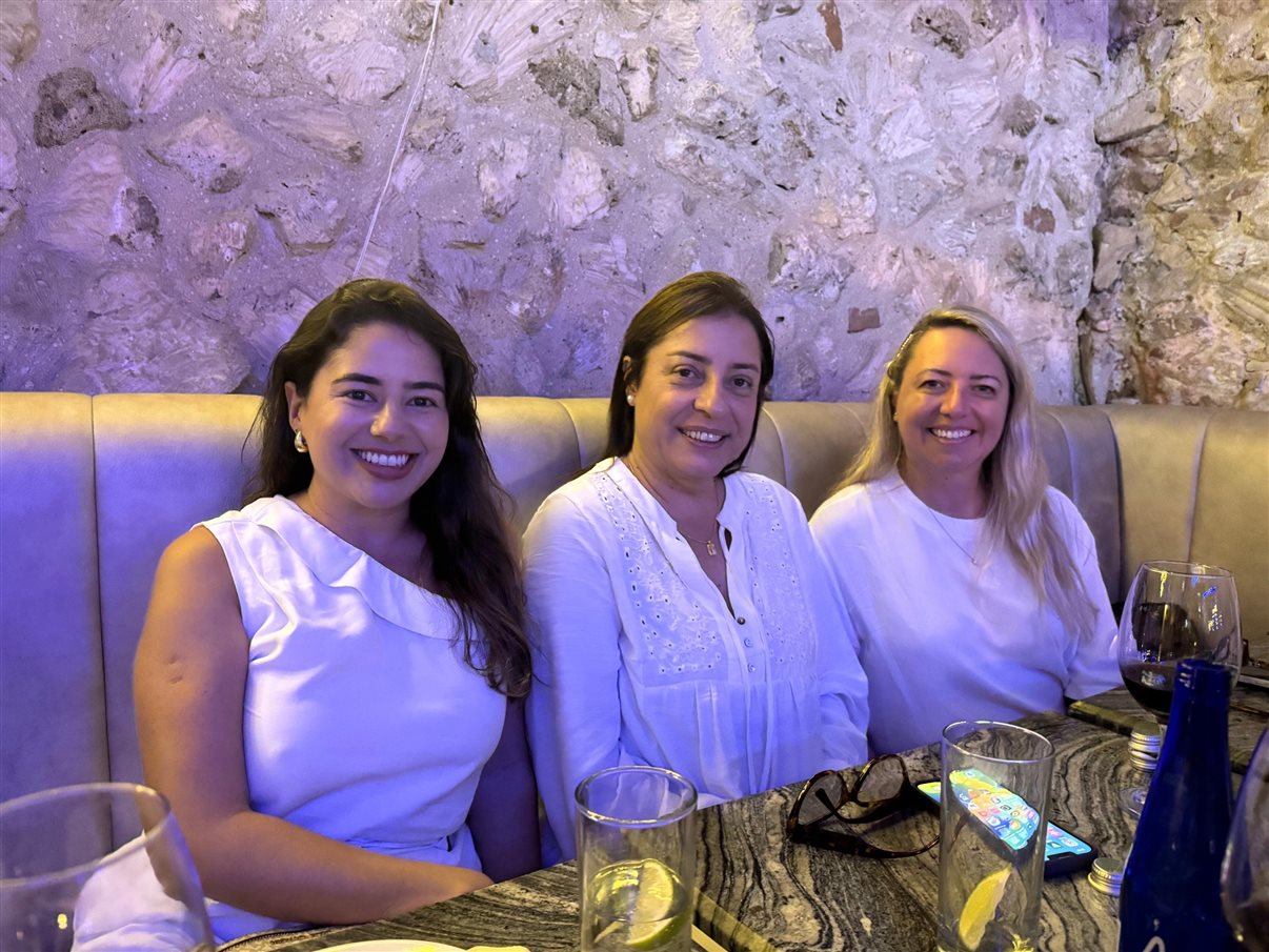 Henrique Gomes, da Personnalise Voyage, Wirley Ferreira, da Revelando o Mundo, Ricardo Sidaras, da PANROTAS, Fernando Alves, da IBR, Marcio Roberto, da São Judas Viagens, Hugo Lagares, da Visual Turismo, Italo Santos, da Kalina, Rodrigo Martines, da Visual Turismo, e Denys Duarte, da Alternativa Experience