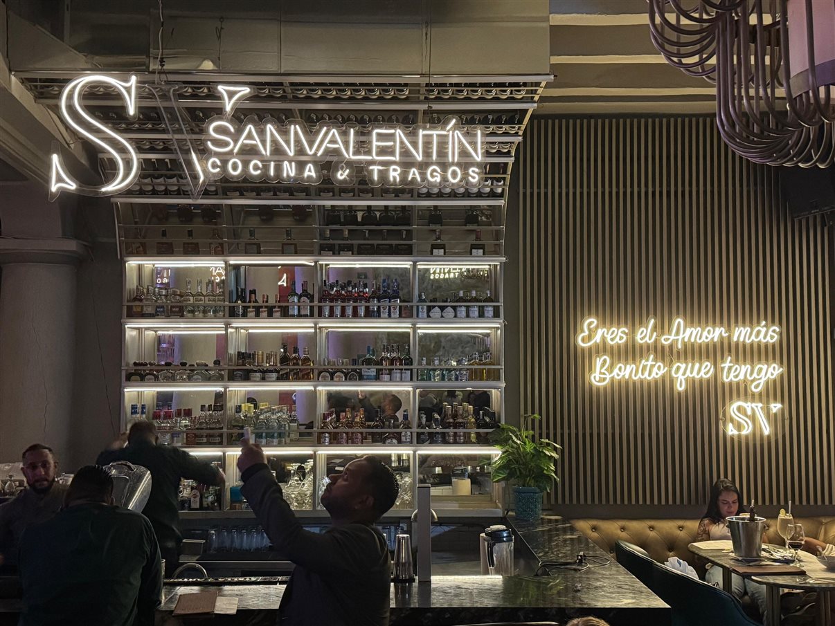 Henrique Gomes, da Personnalise Voyage, Wirley Ferreira, da Revelando o Mundo, Ricardo Sidaras, da PANROTAS, Fernando Alves, da IBR, Marcio Roberto, da São Judas Viagens, Hugo Lagares, da Visual Turismo, Italo Santos, da Kalina, Rodrigo Martines, da Visual Turismo, e Denys Duarte, da Alternativa Experience