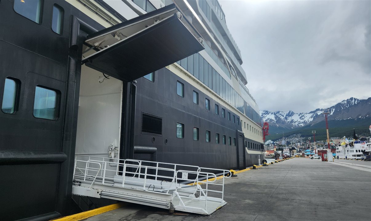 Porta de embarque do MS Roald Amundsen