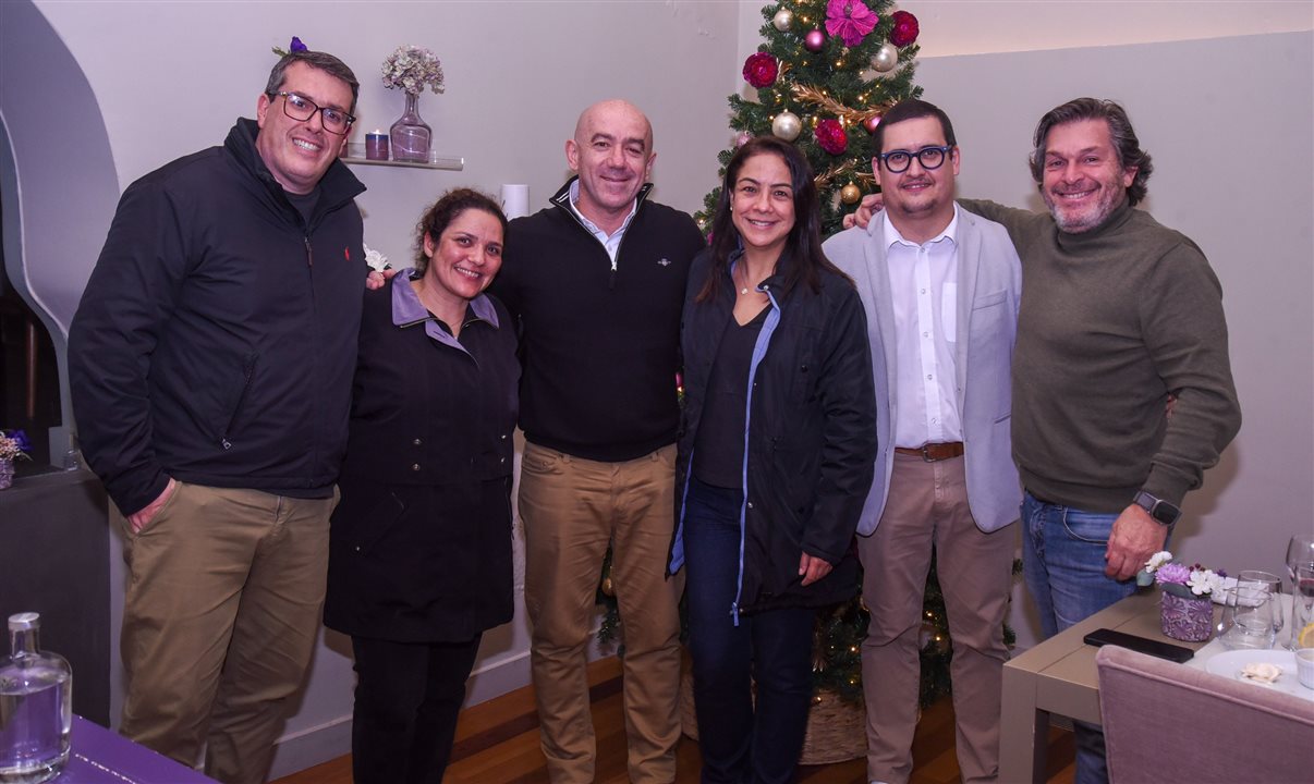 André Bernardes, da Abreu, Gabriela Doss, da Aviareps, Ronnie Corrêa, da Abreu, Denize Fortuna, da Tap, Nuno Pinto, do restaurante Degust.AR, e Bernardo Cardoso, do Turismo de Portugal