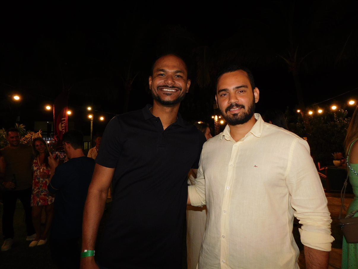 Eduardo Tiburtius, da Associação dos Hotéis de Porto de Galinhas, Marcelo Godeiro, da Webbeds, e Michelle Guedes, da Bancorbras