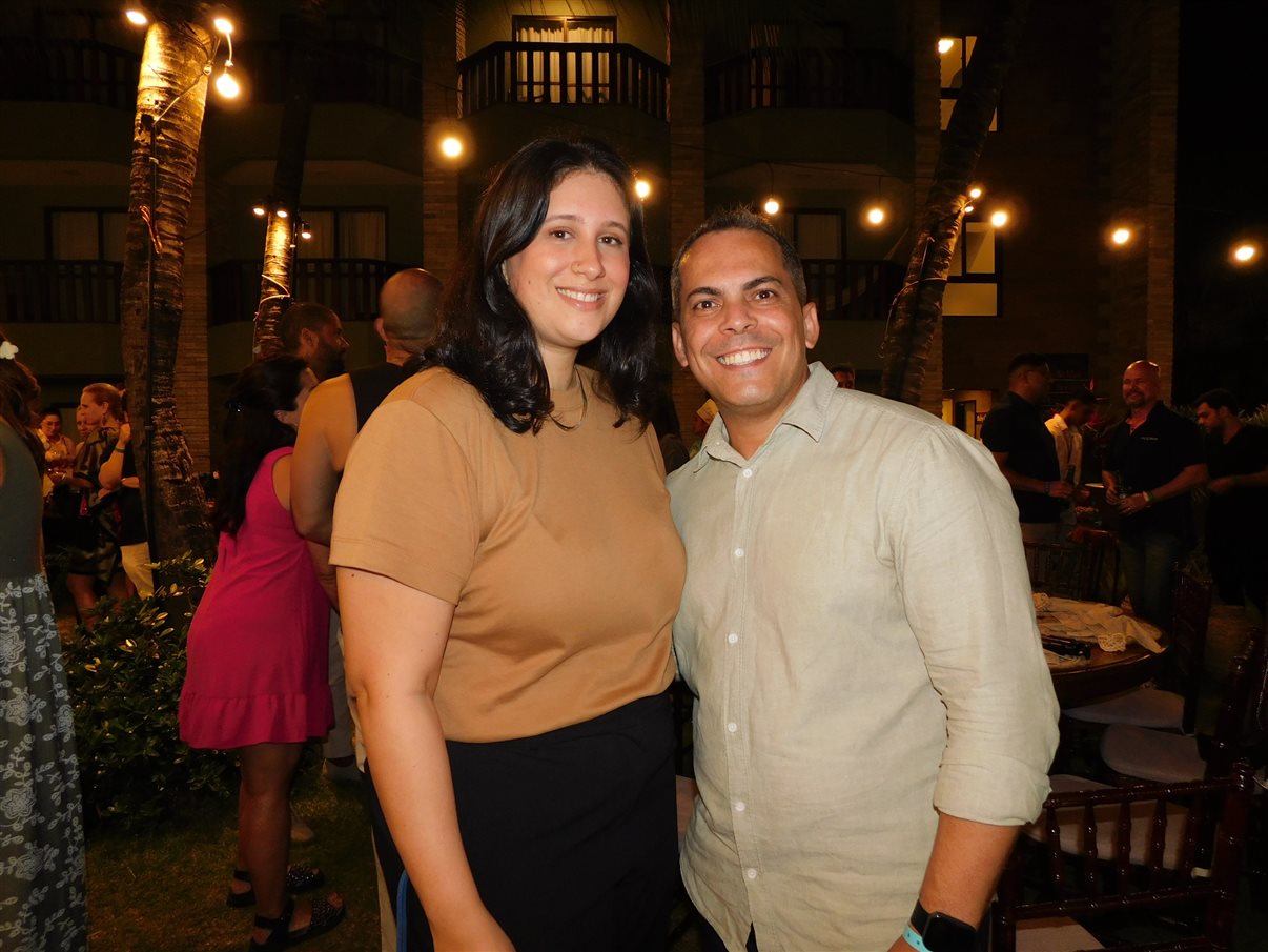 Eduardo Tiburtius, da Associação dos Hotéis de Porto de Galinhas, Marcelo Godeiro, da Webbeds, e Michelle Guedes, da Bancorbras