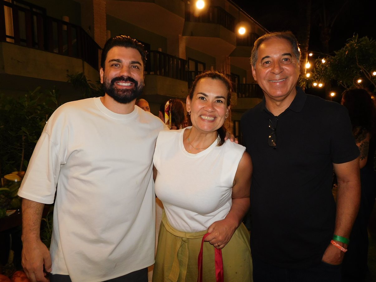 Eduardo Tiburtius, da Associação dos Hotéis de Porto de Galinhas, Marcelo Godeiro, da Webbeds, e Michelle Guedes, da Bancorbras