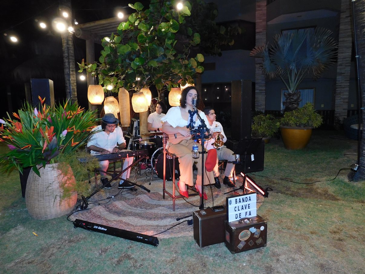 Eduardo Tiburtius, da Associação dos Hotéis de Porto de Galinhas, Marcelo Godeiro, da Webbeds, e Michelle Guedes, da Bancorbras