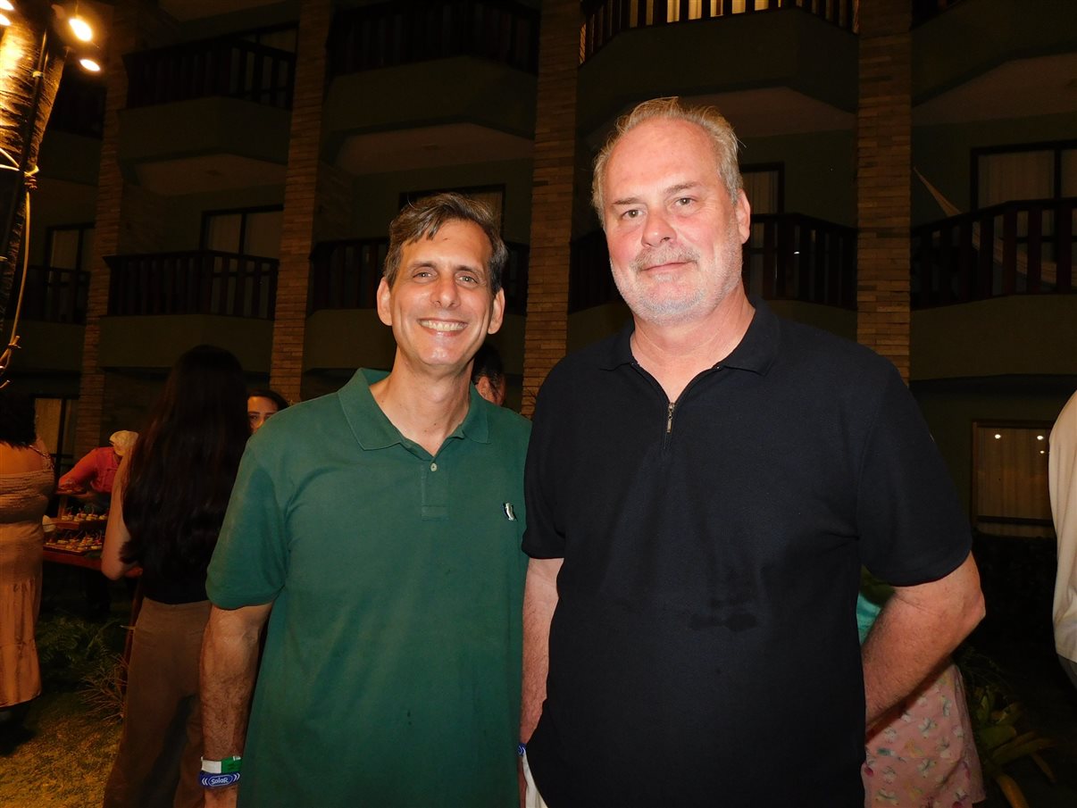 Eduardo Tiburtius, da Associação dos Hotéis de Porto de Galinhas, Marcelo Godeiro, da Webbeds, e Michelle Guedes, da Bancorbras