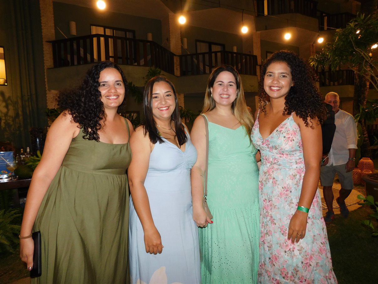 Eduardo Tiburtius, da Associação dos Hotéis de Porto de Galinhas, Marcelo Godeiro, da Webbeds, e Michelle Guedes, da Bancorbras