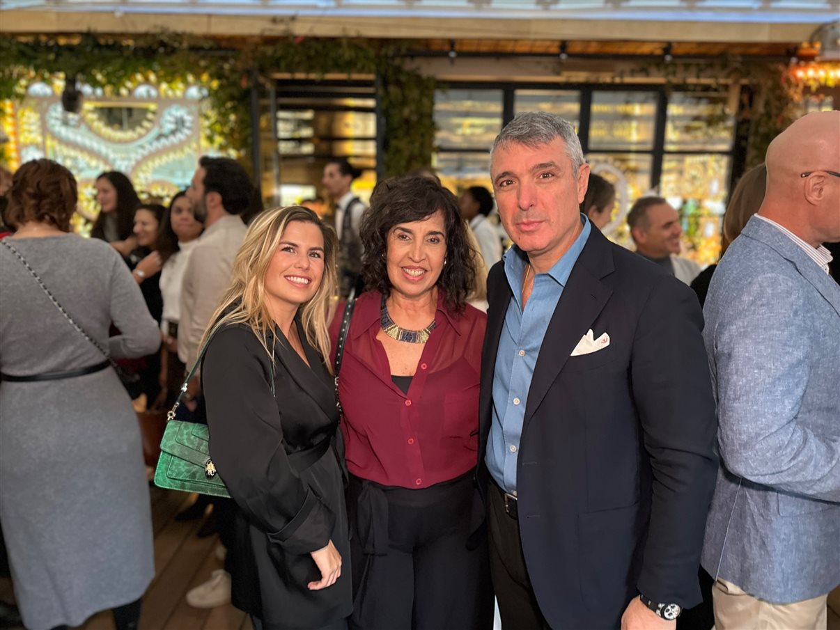 Sylvia Silva, da Embark Beyond Brasil, Tomas Perez, do TP Group, e Jennifer Ponton, da Embark Beyond