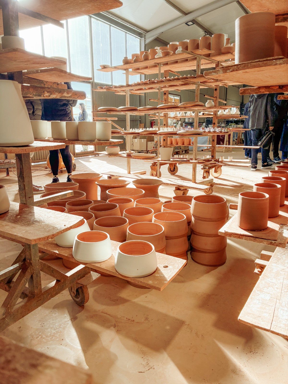 A primeira parada foi em São Pedro do Corval, vila reconhecida por abrigar o maior conjunto de olarias deste país