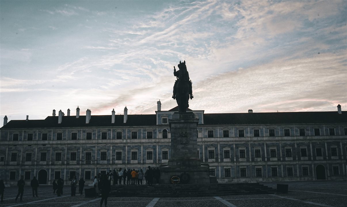 Nesta segunda-feira (1) o pôr do sol foi observado pelos agentes convidados da Abreu na Vila Viçosa