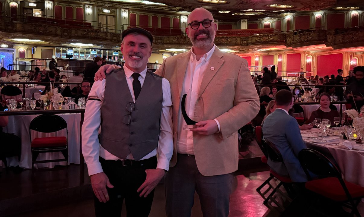 Saulo Reis, da BWT, foi premiado por levar mais turistas para o Sul dos EUA. Ao seu lado esquerdo, Allan Colen, representante da Travel USA no Brasil