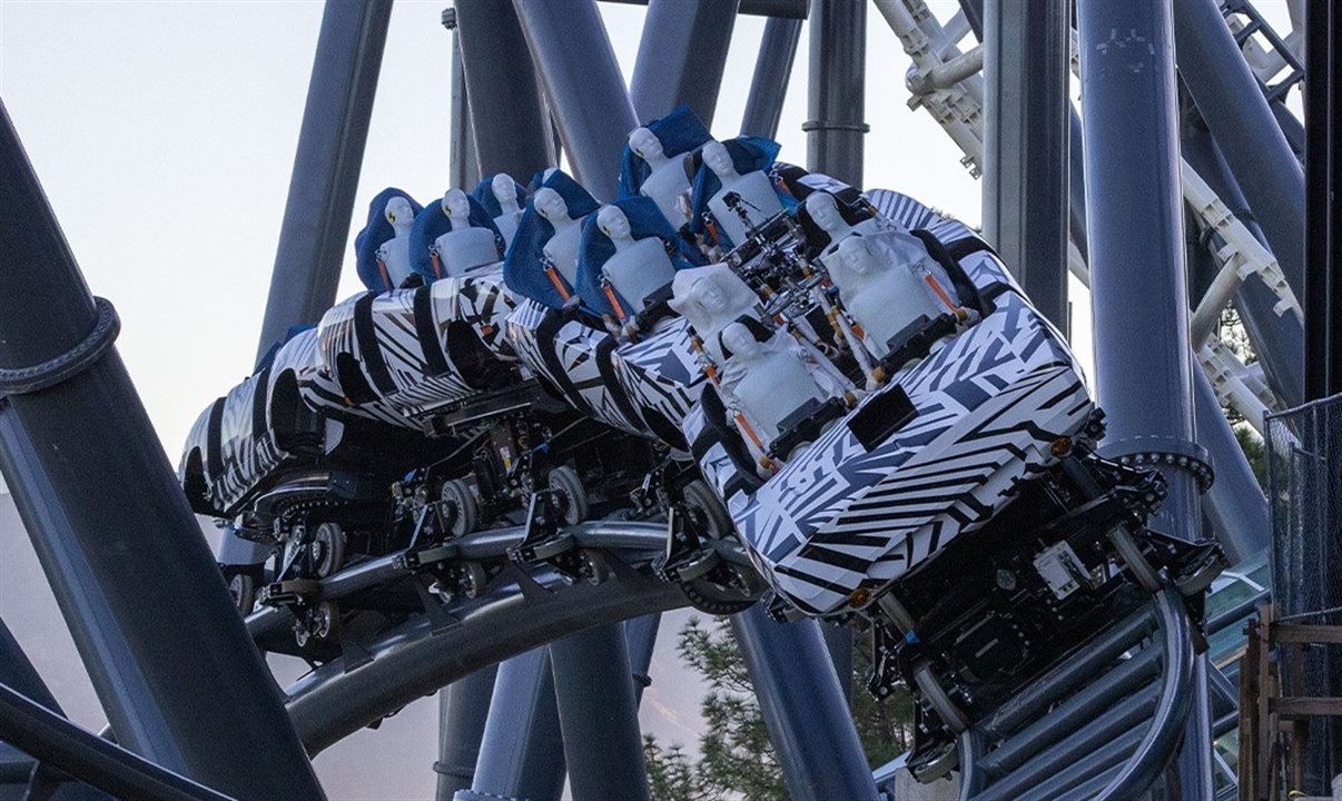 Presença de “test dummies” confirma que a equipe técnica já está analisando o comportamento real dos veículos na pista