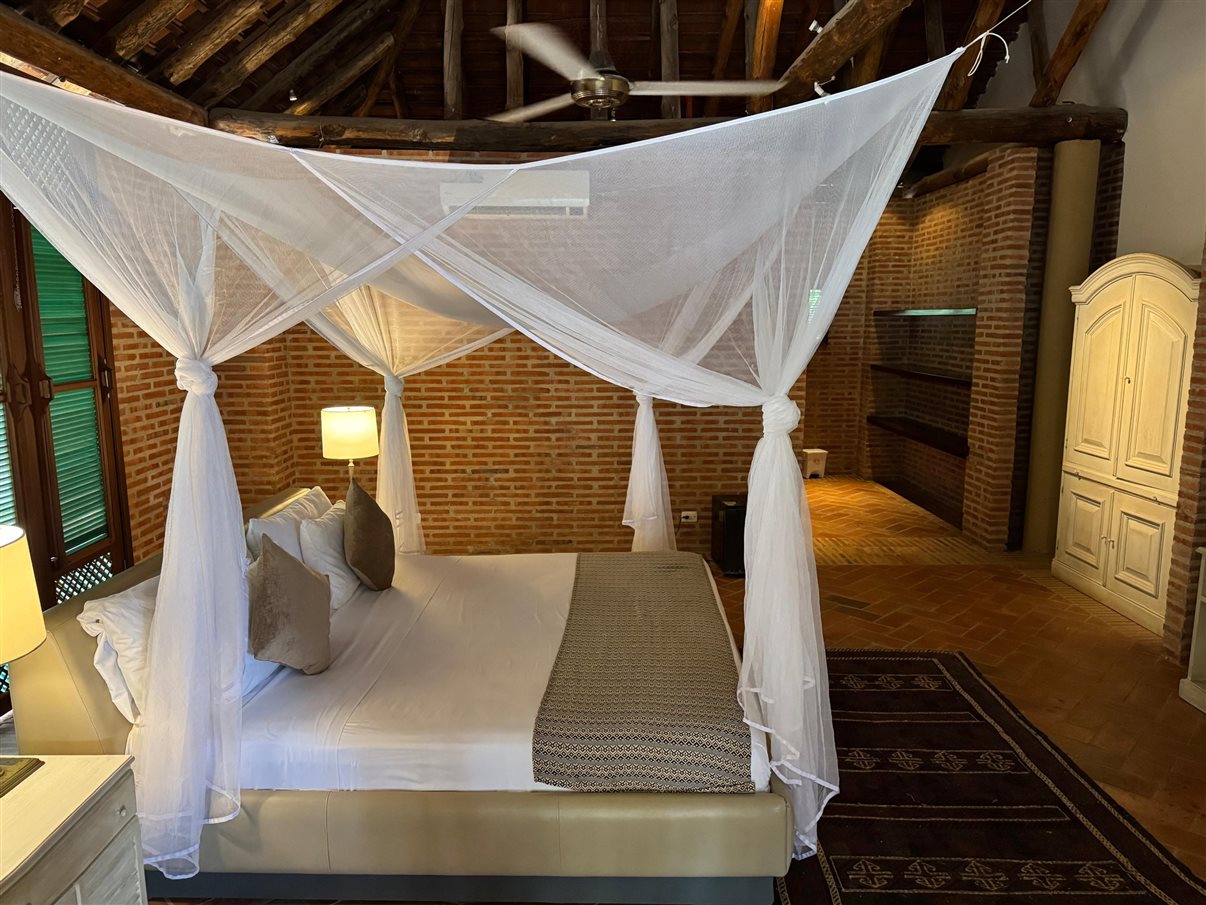 Embarque na lancha para o beach club