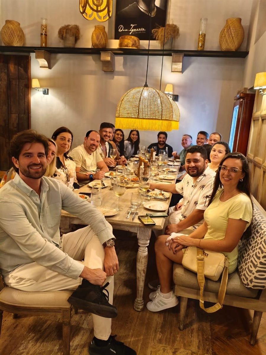 Embarque na lancha para o beach club