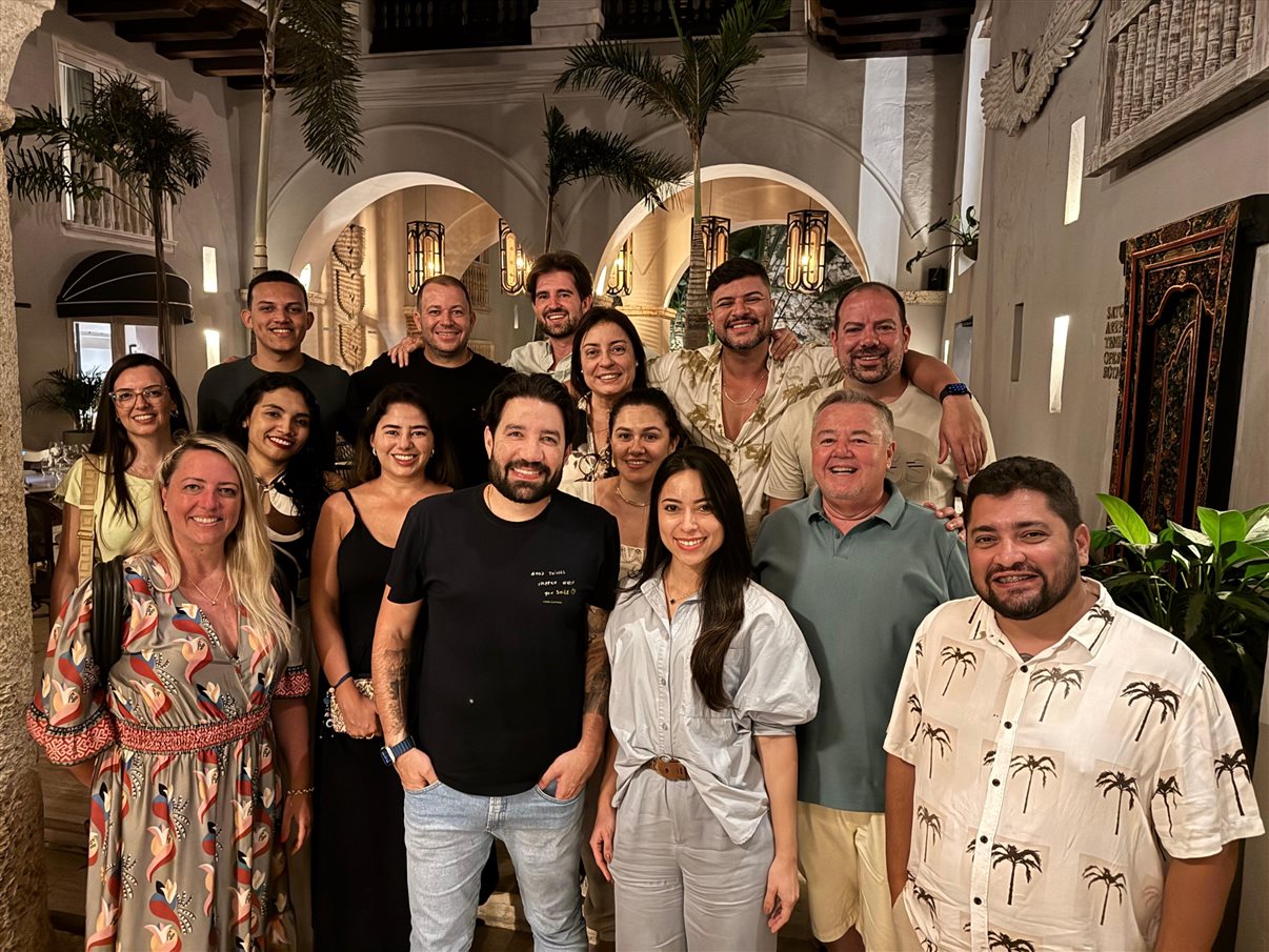 Embarque na lancha para o beach club