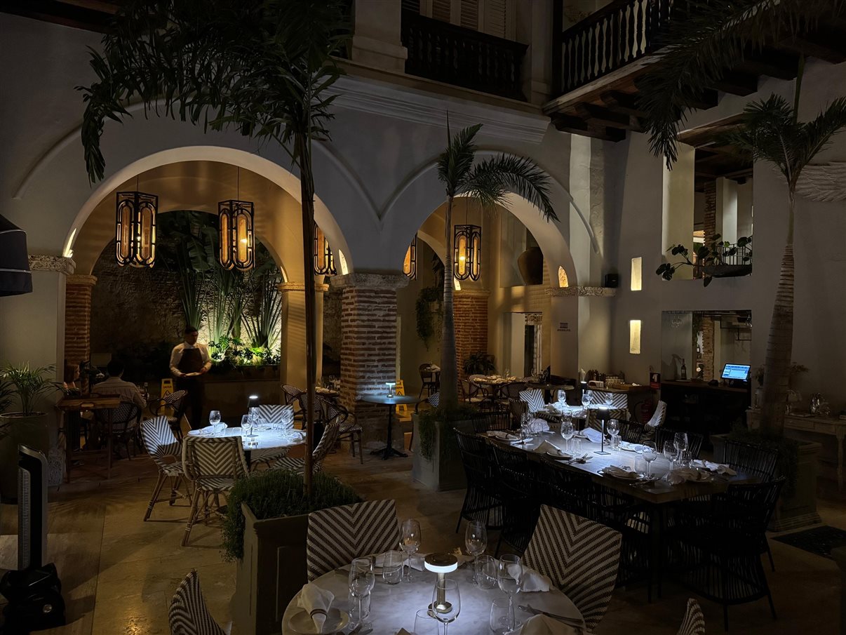 Embarque na lancha para o beach club