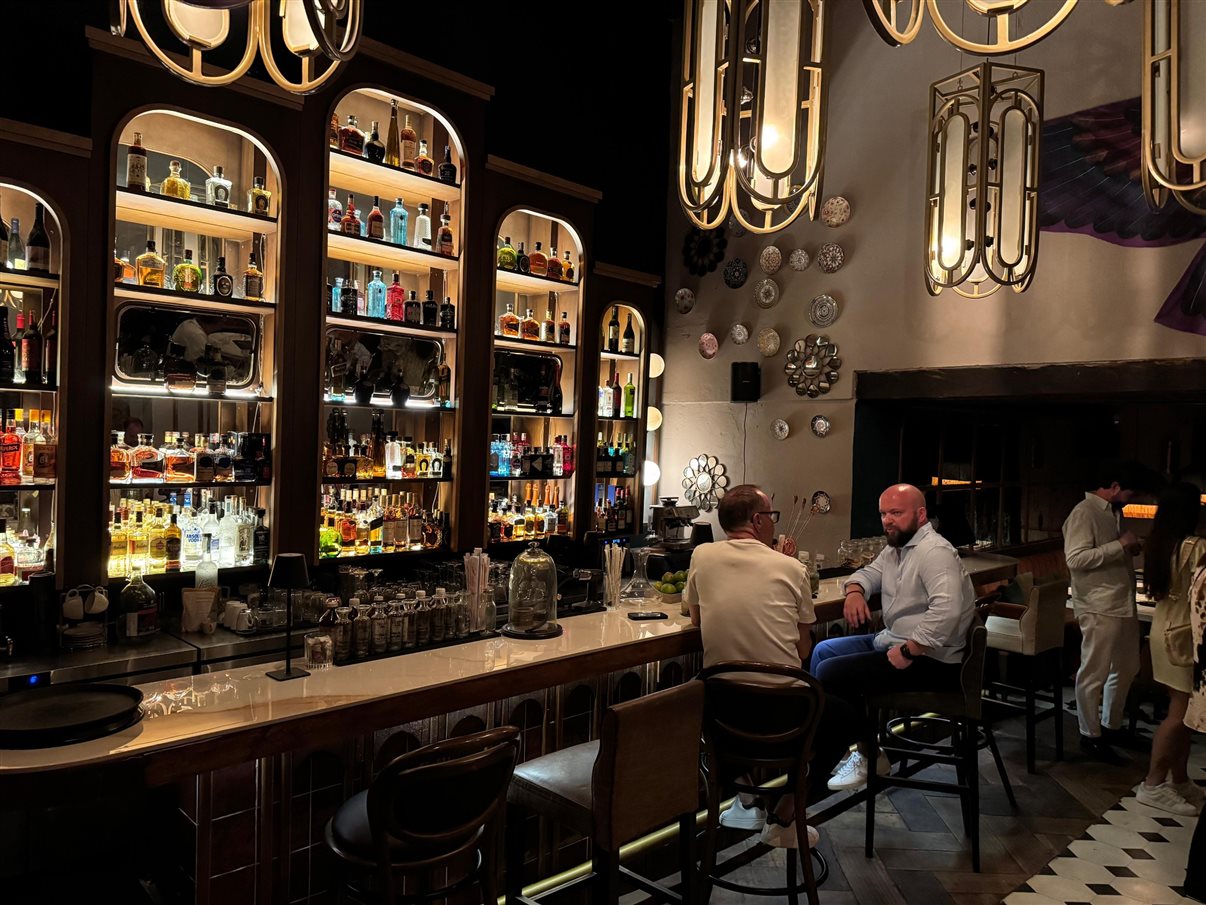 Embarque na lancha para o beach club