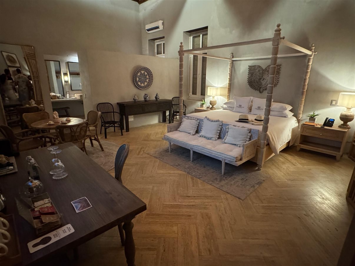 Embarque na lancha para o beach club