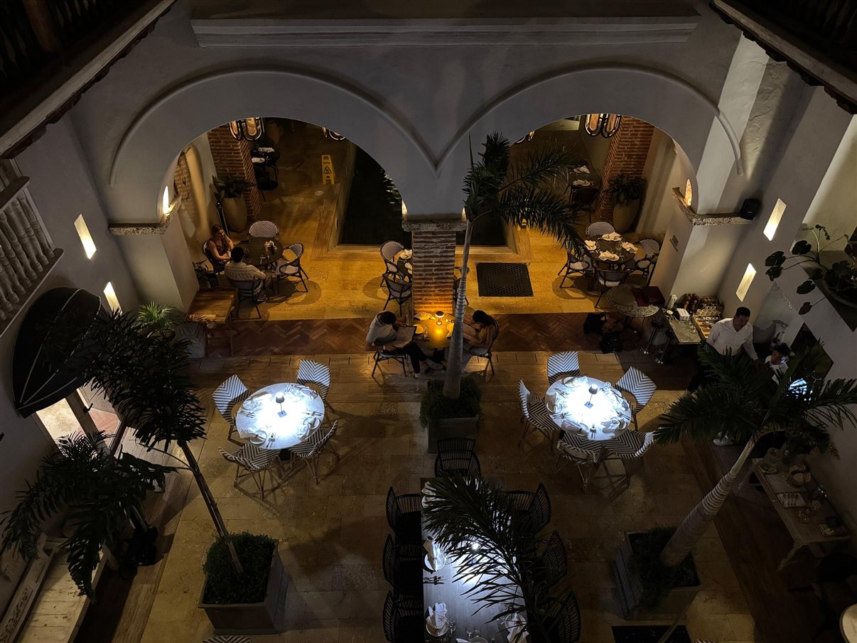 Embarque na lancha para o beach club