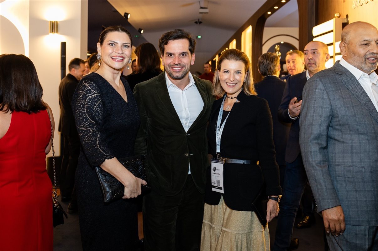 Dani Andreazzi, da Accor Luxury e Lifestyle, com Bruno Vilaça, da Superviagem, e Marina Gouvêa, da Primetour