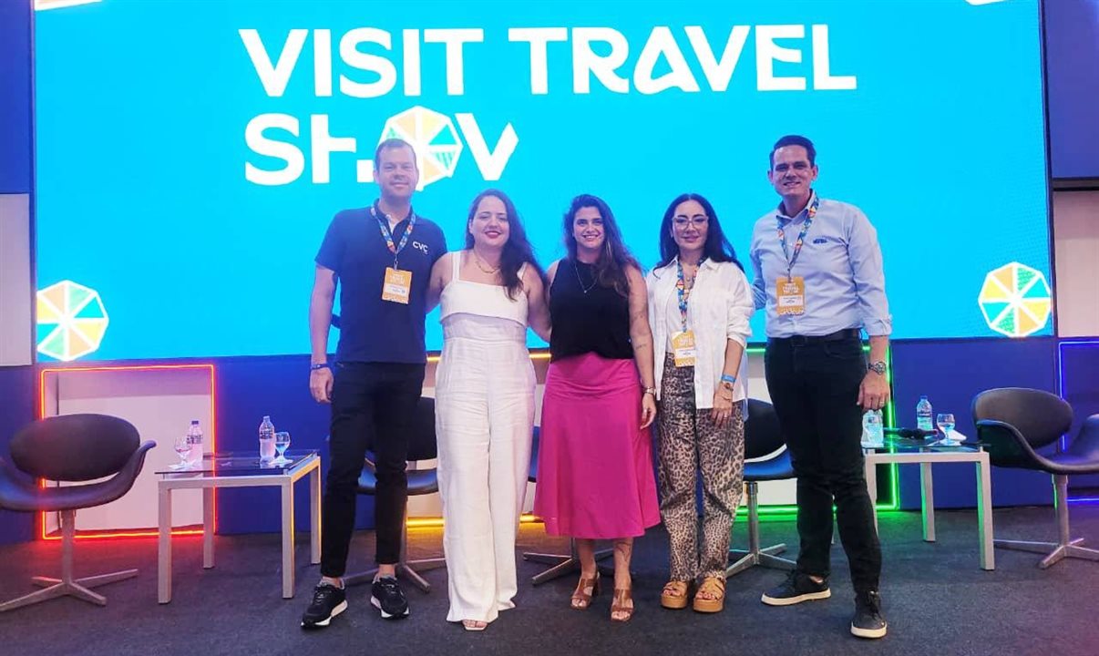 Rodrigo Galvão, da CVC, Brenda Silveira, do Porto de Galinhas CVB, Guilliana Mesquita, da Azul Viagens, Danielle Meirelles, da FRT, e Felipe Cuadrado, da Abreu