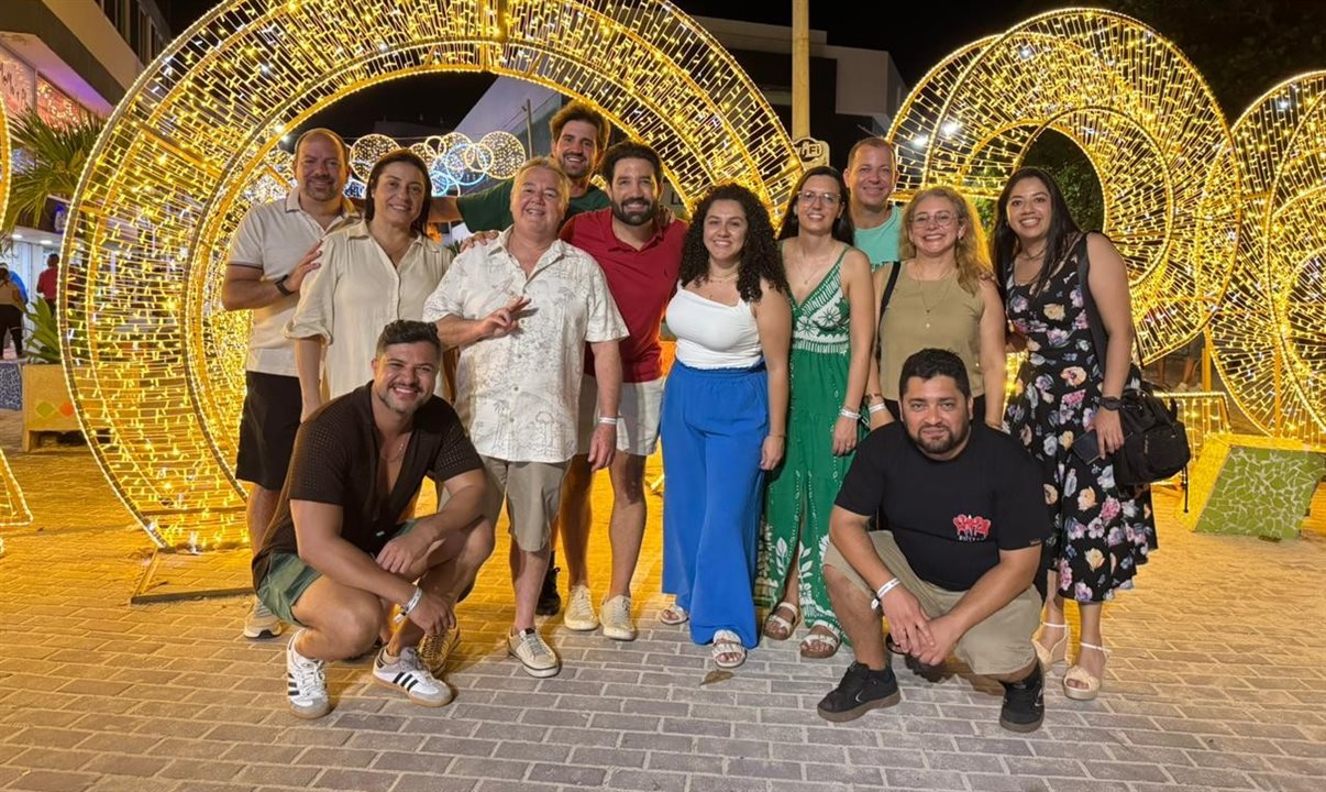 Grupo caminhou pelas ruas ao redor do hotel na noite de ontem (02), quando chegaram em San Andrés