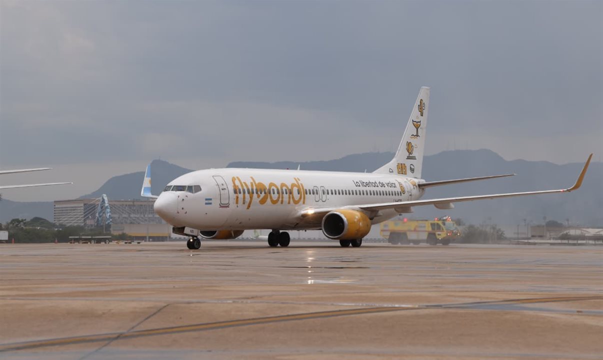 Aeronave chega no Galeão para novo voo