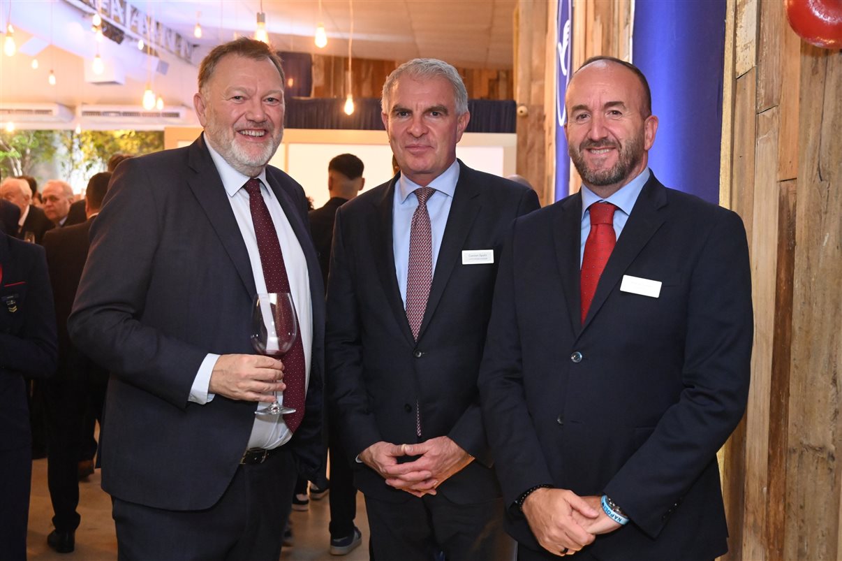 Alfonso Rodriguez e Carsten Spohr, do Grupo Lufthansa, e Andrea Taddei, da ITA Airways