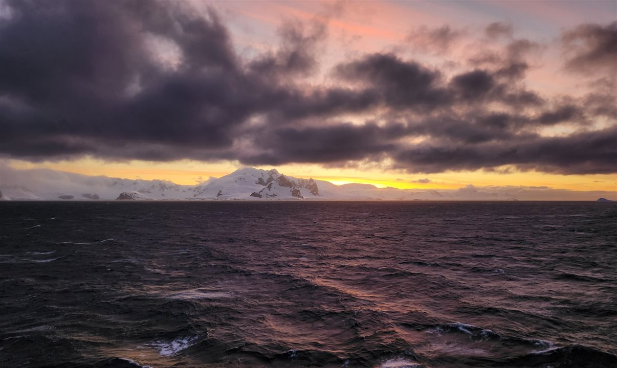 Meia-noite do primeiro dia na Antártica