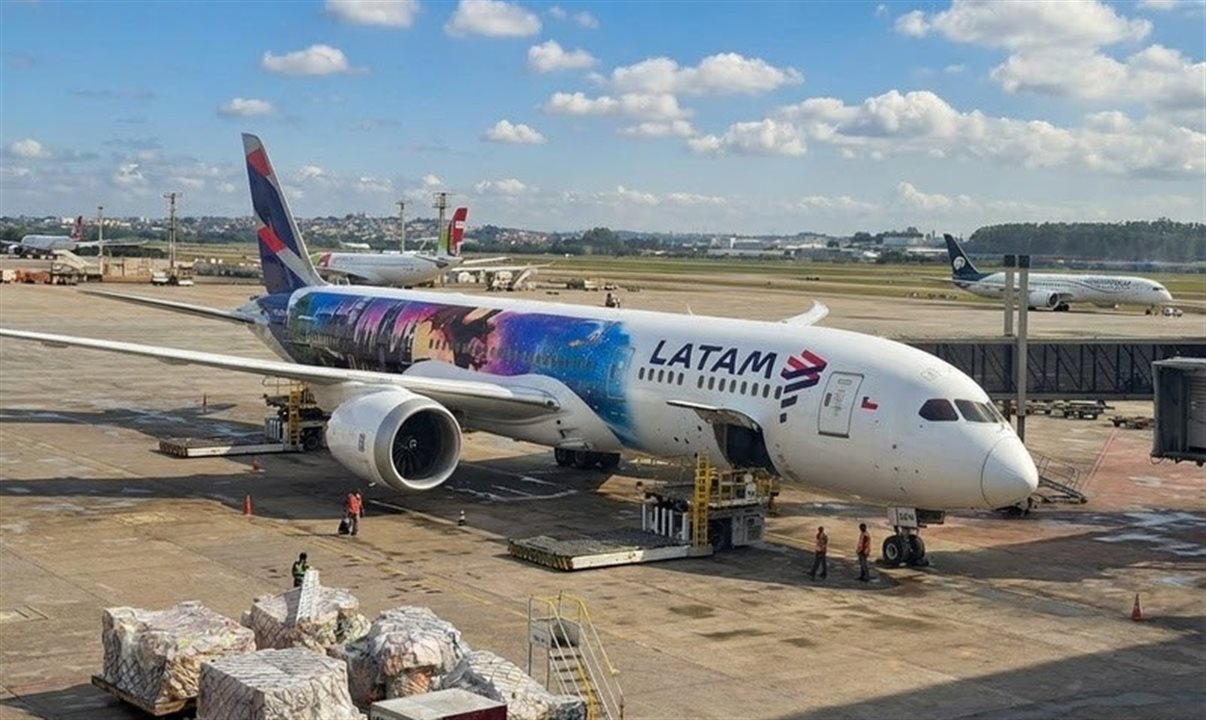 A experiência começou a bordo de uma aeronave modelo Boeing 787 especialmente customizada com a marca Harry Potter