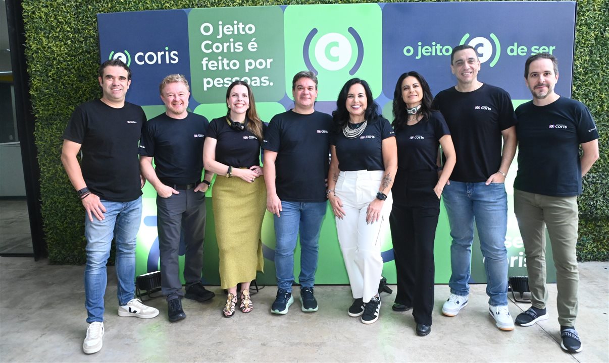 Andre Domiciano, Alessandro Jarzynski, Juçara Serrano, Luiz Gustavo da Costa, Claudia Brito, Tais Mahalem, Bruno Venancio e Marcelo Galbe, diretoria da Coris presente na Convençaõ Comercial\n\n