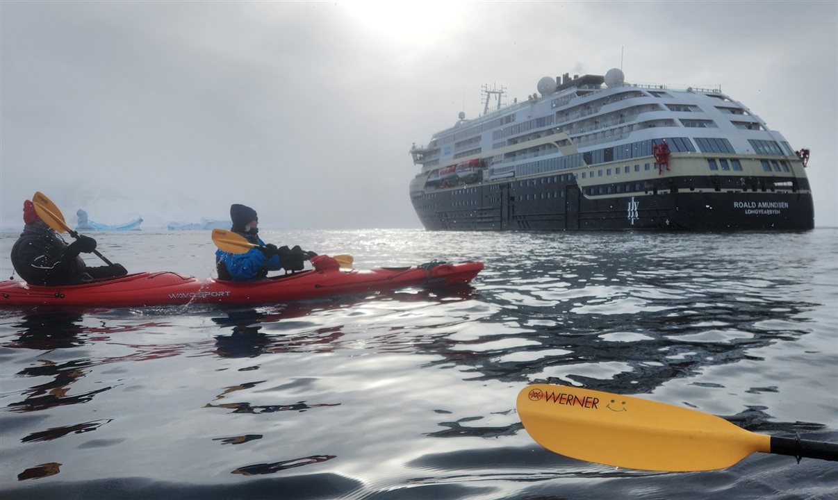 Saída de caiaques foi realizada em Flandres Bay, na Antártica