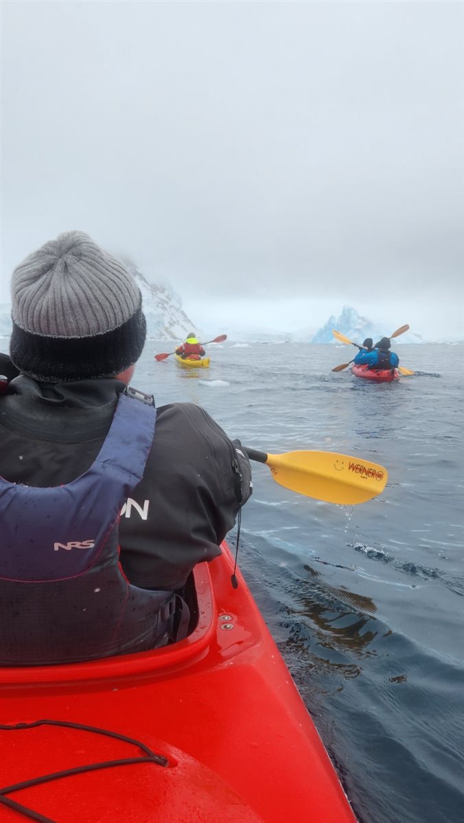 Detalhe de tag que indica a qual grupo cada passageiro faz parte durante a expedição