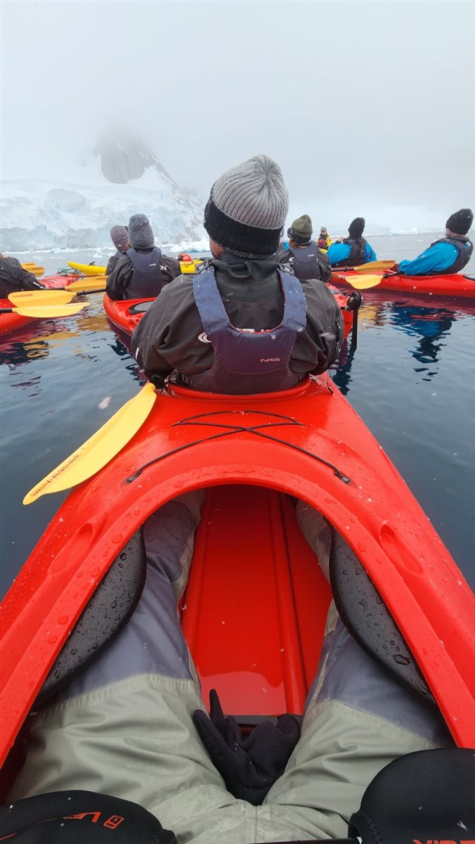 Detalhe de tag que indica a qual grupo cada passageiro faz parte durante a expedição