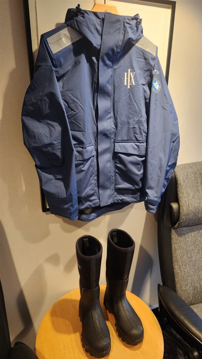 Detalhe de tag que indica a qual grupo cada passageiro faz parte durante a expedição