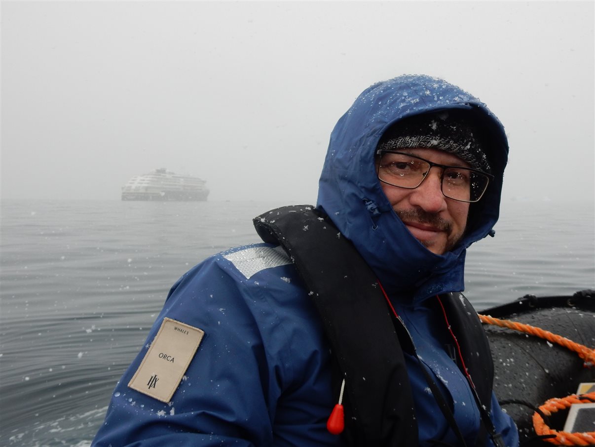 Detalhe de tag que indica a qual grupo cada passageiro faz parte durante a expedição