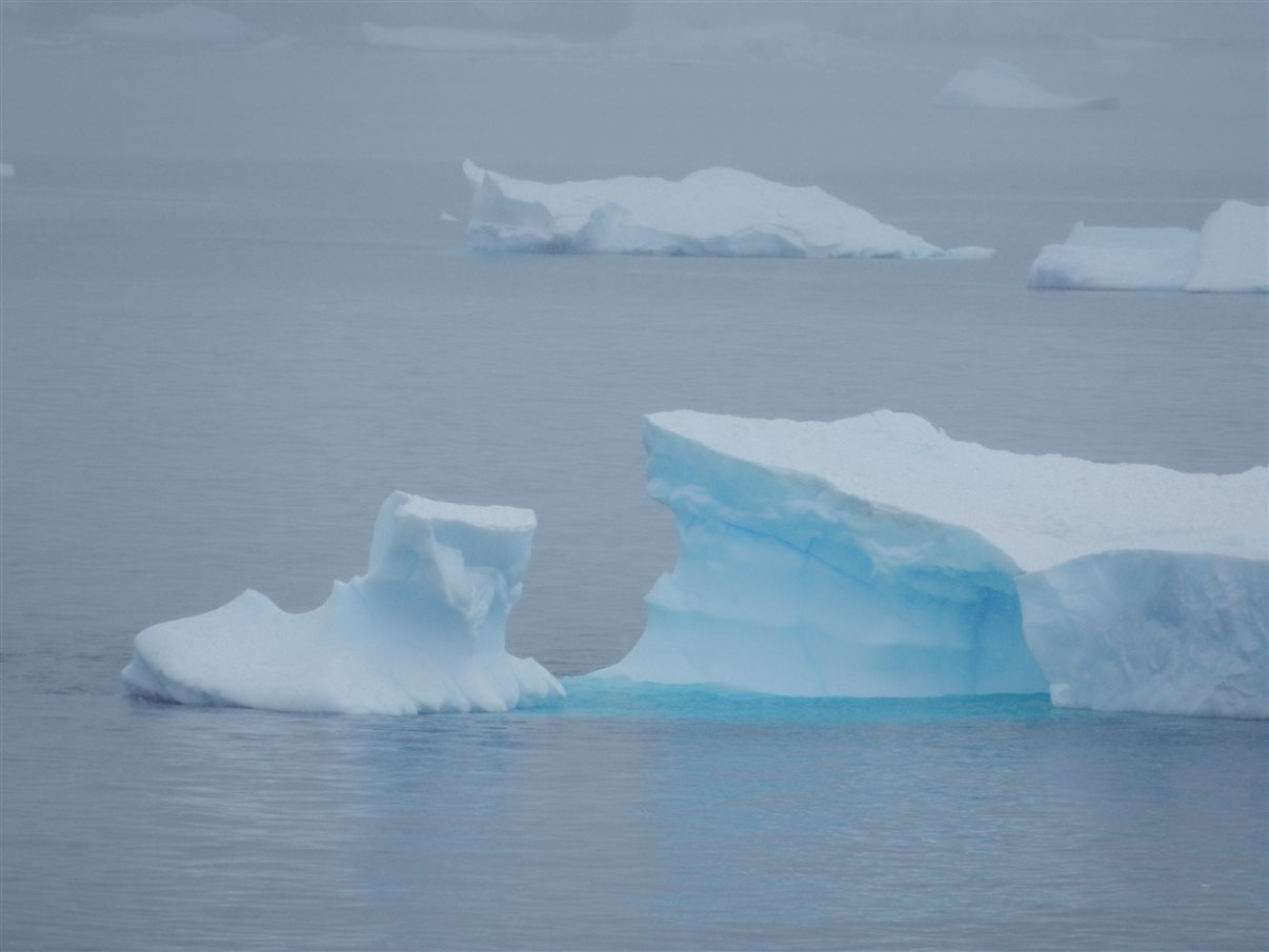 Detalhe de tag que indica a qual grupo cada passageiro faz parte durante a expedição