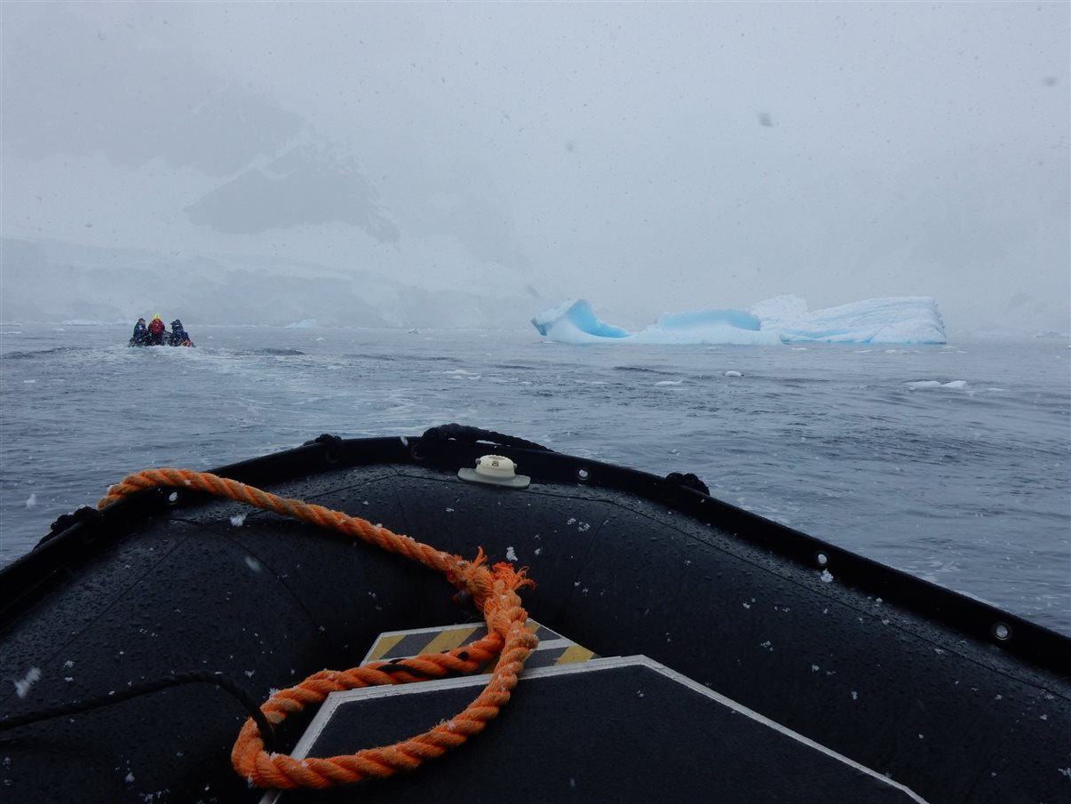 Detalhe de tag que indica a qual grupo cada passageiro faz parte durante a expedição
