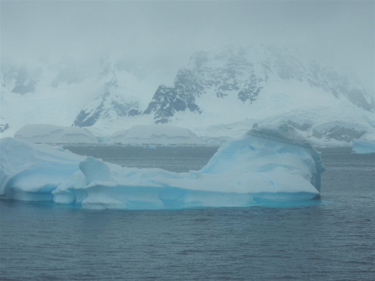 Detalhe de tag que indica a qual grupo cada passageiro faz parte durante a expedição